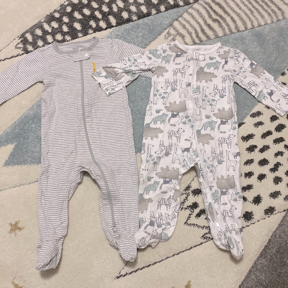(2) Carter’s Sleep & Play Pajamas